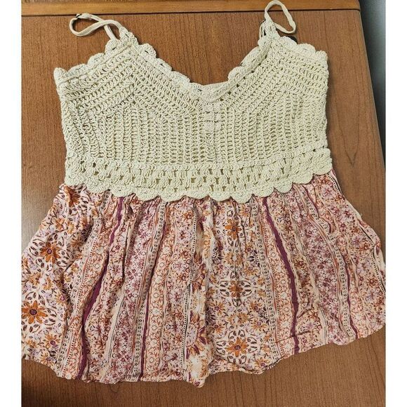 Maurices Medium Women's crochet Tank Top w/Pleated Bottom & Spaghetti Straps - Picture 1 of 8